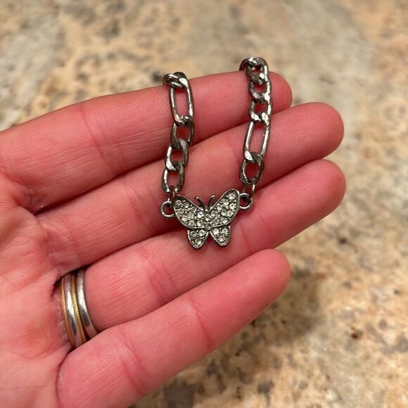 Woman's silver chain with butterfly w faux diamonds - Picture 7 of 7